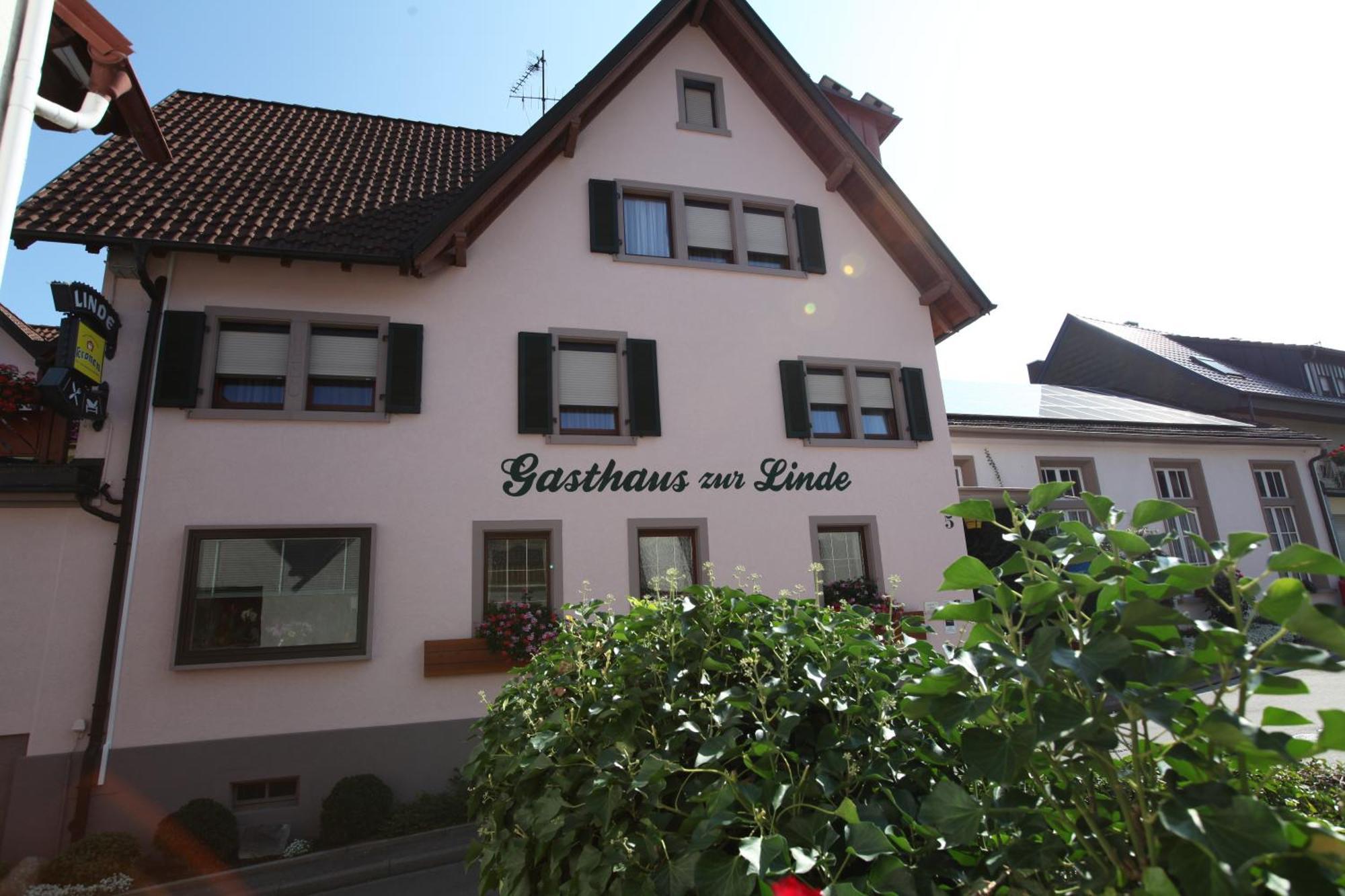 לאוף Hotel Zur Linde מראה חיצוני תמונה