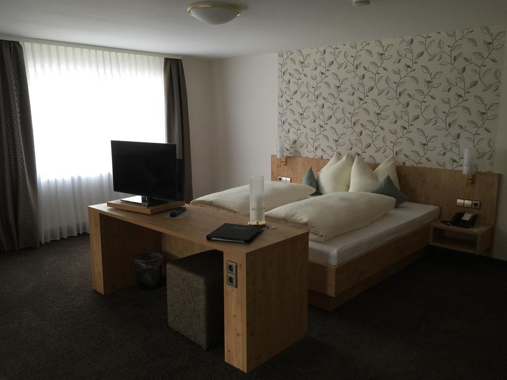 לאוף Hotel Zur Linde מראה חיצוני תמונה